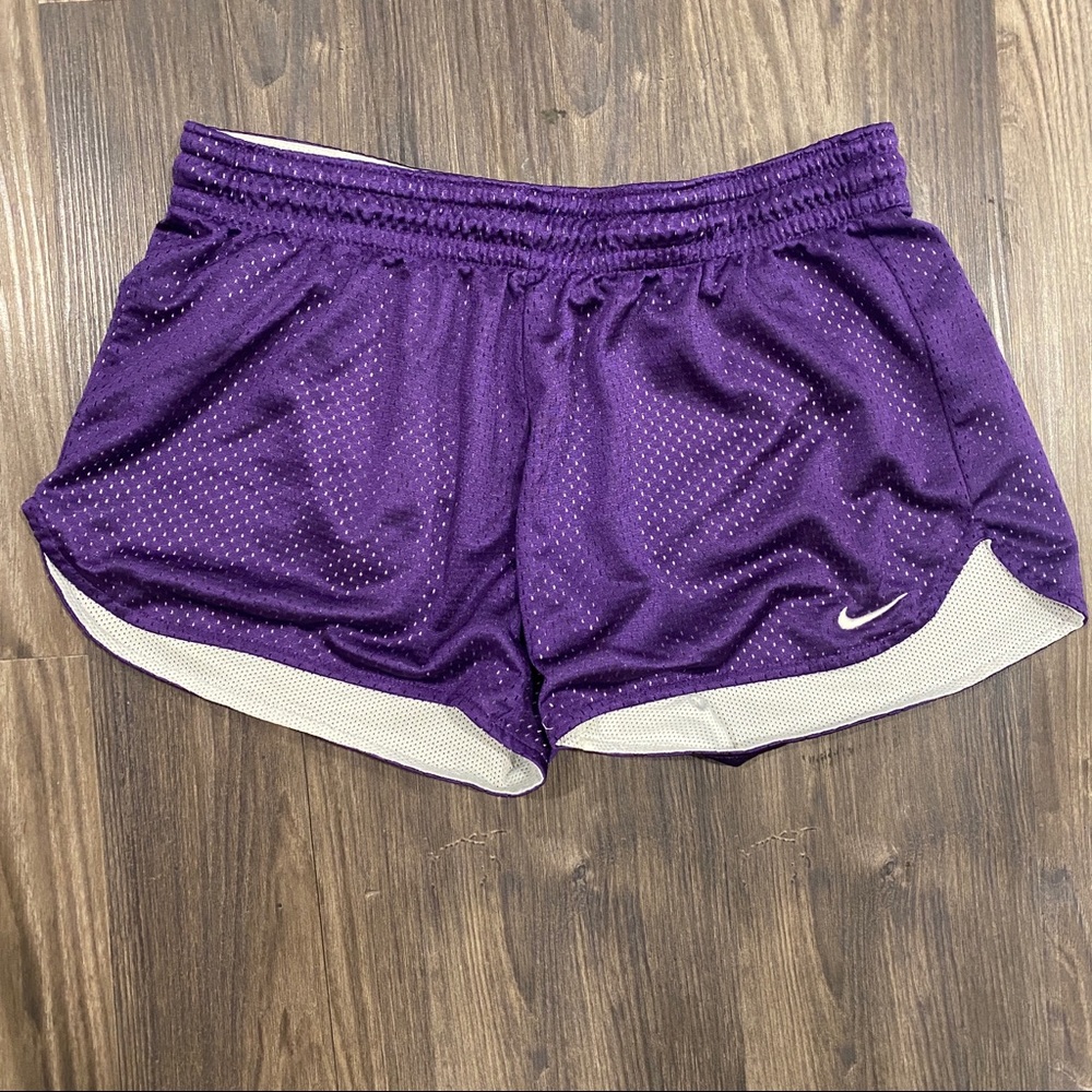 NIKE: Shorts